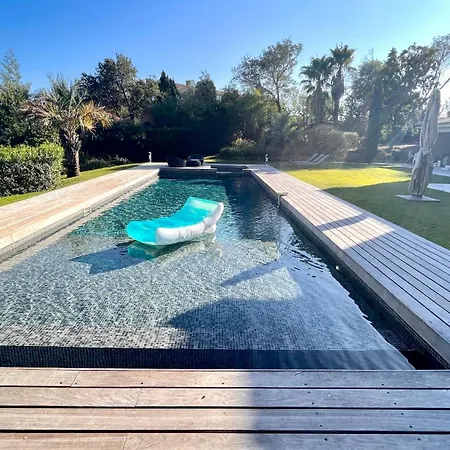 Luxueuse Vue Avec Piscine Golfe De St Tropez 14 Personnes